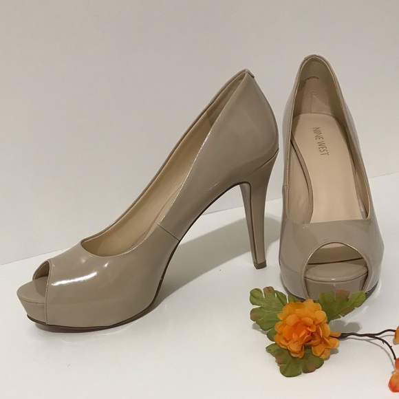 SHOES 🤑🤑USED CHLOE OPEN TOE HEELS CREAM PATENT - Picture 2 of 11